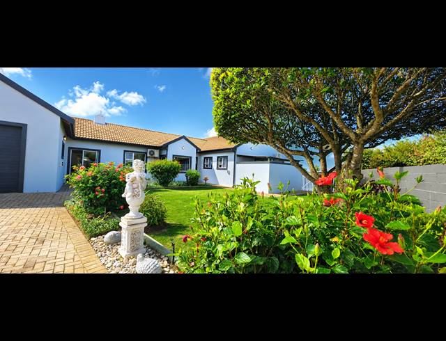 4 BEDROOM HOUSE FOR SALE IN COUNTRY CLUB